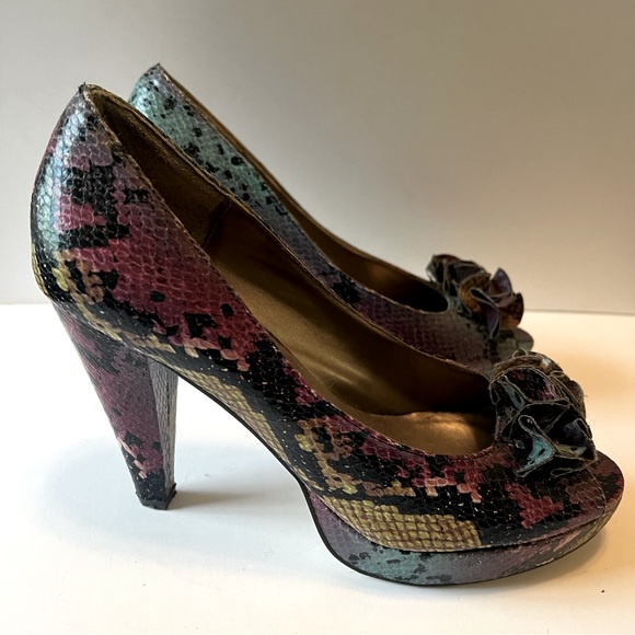 Madden Girl | Snakeskin Peep Toe Pumps - Picture 5 of 7